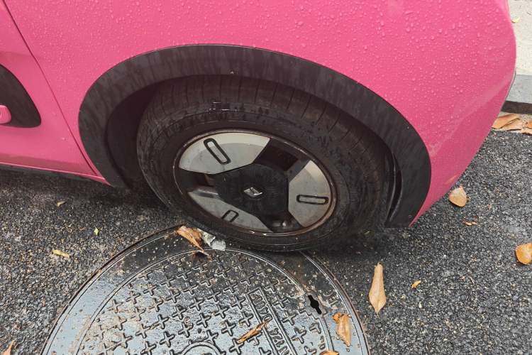 Used Baojun E300 2020 Star Travel Edition Right Front Wheel Hub