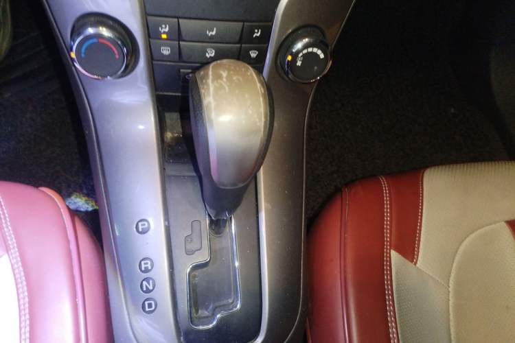 Used Chevrolet Cruze 2015 1.5L Classic SE AT Gear Lever