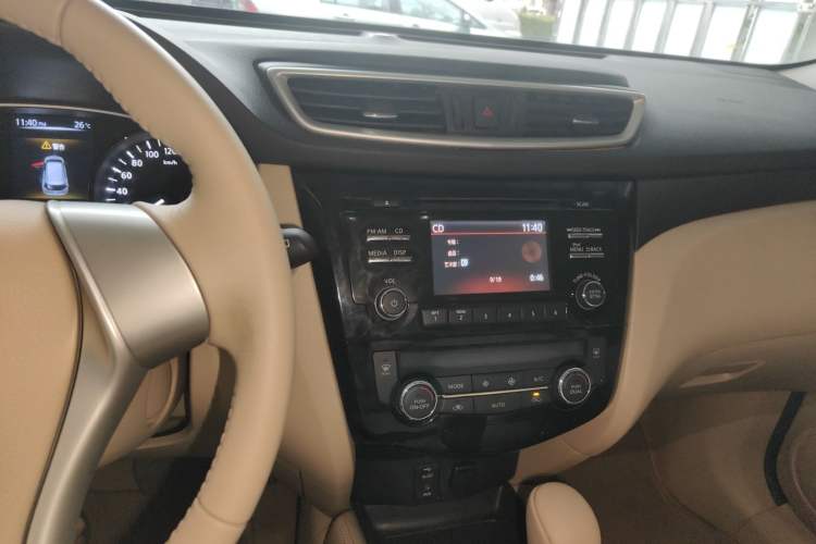 Used Nissan X-Trail 2014 2.0L CVT Comfort Edition 2WD Audio And AC Panel