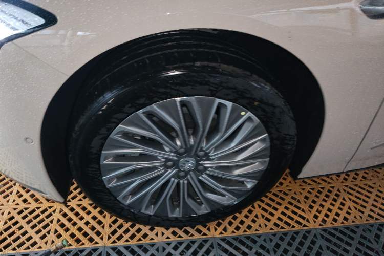 Used Buick L7 2025 Model Aivia Left Front Wheel Hub