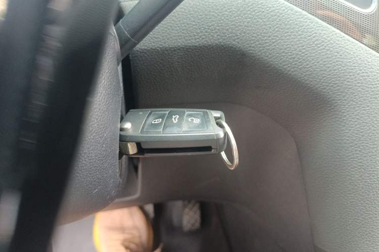 Used Volkswagen Golf Sportsvan 2016 230TSI Automatic Trend Edition Vehicle Key