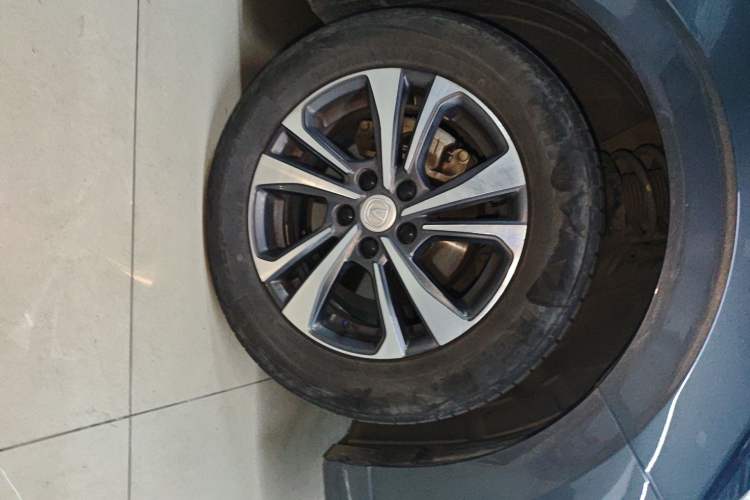 Used CHANGAN Eado 2023 Changan Edition PLUS Blue Whale NE 1.4T GDI DCT Prestige Version Right Front Wheel Hub