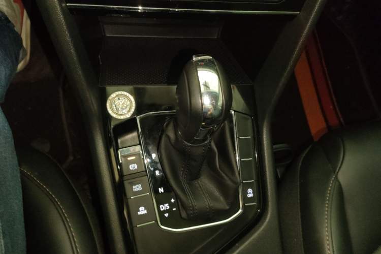 Used Volkswagen Tharu 2022 280TSI Two-Wheel-Drive Luxury Edition Gear Lever