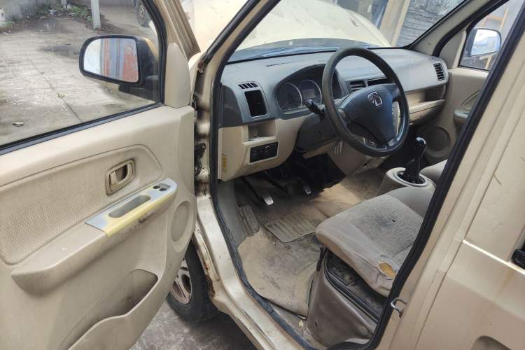 Used BAIC Weiwang 306 2011 1.3L Comfort version 7 seats Driver Seat