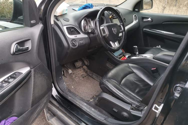 Used Dodge Journey 2013 2.4L Two-Wheel Drive Luxury Version