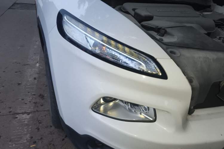 Used Jeep Cherokee 2014 2.4L Urban Edition Right Front Headlight