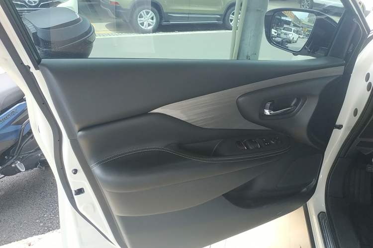 Used Nissan Murano 2021 2.5L XL Two-Wheel Drive Smart Connect Luxury Edition