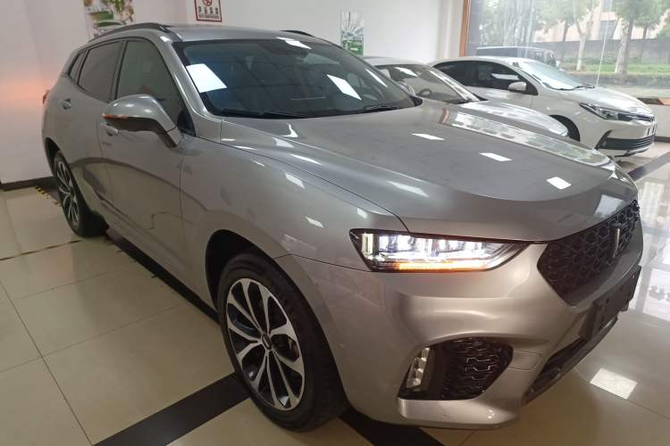 Used Wey VV7 2017 2.0T Ultra-Luxury Version Front Right 45 Deg