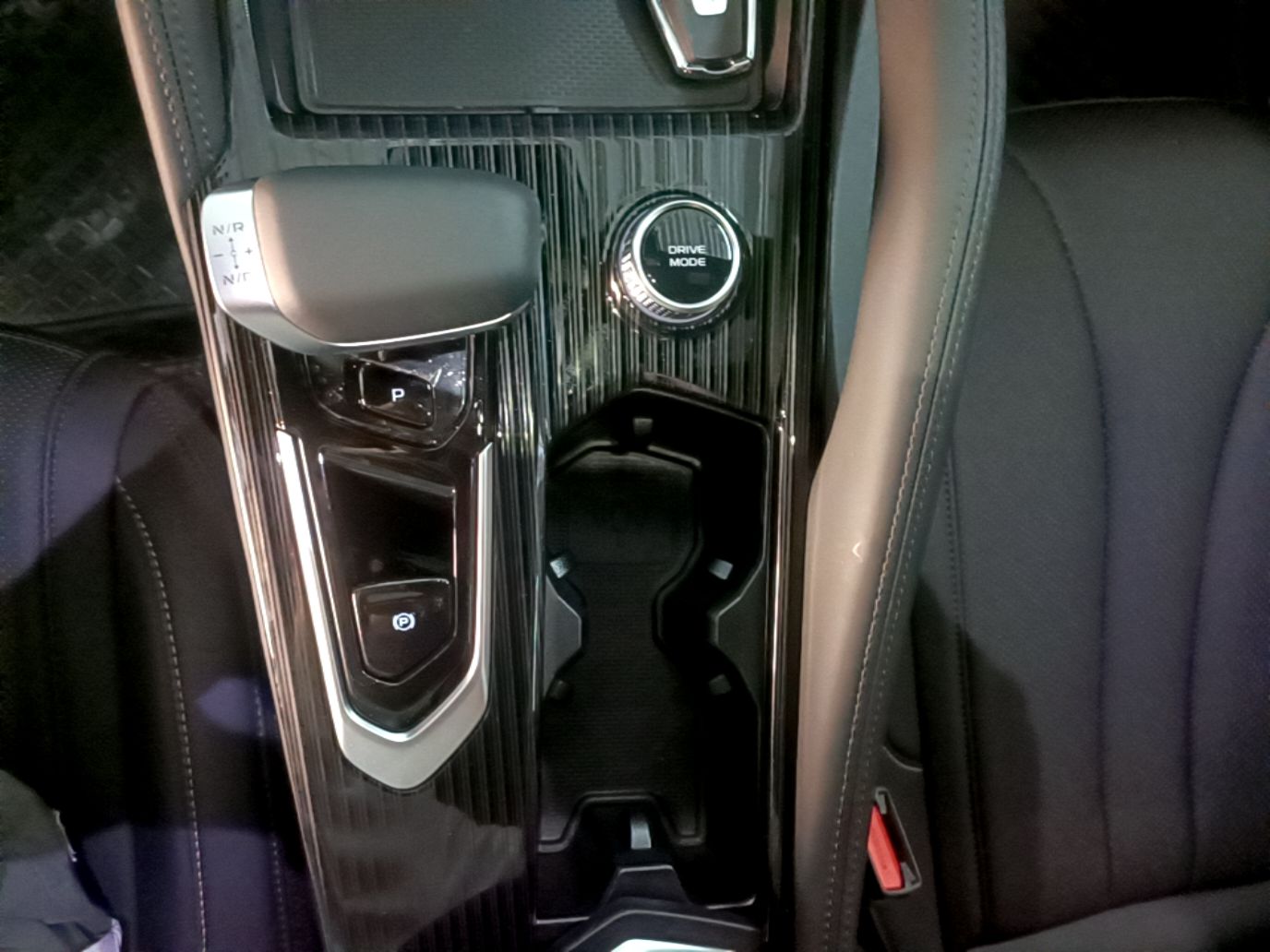 Geely Auto Monjaro L 2024 2.0TD DCT EVO Two-Wheel Drive Long-Range Version — снимка 16