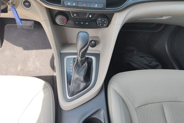 Used Buick GT 2017 15N Automatic Elite Version Gear Lever