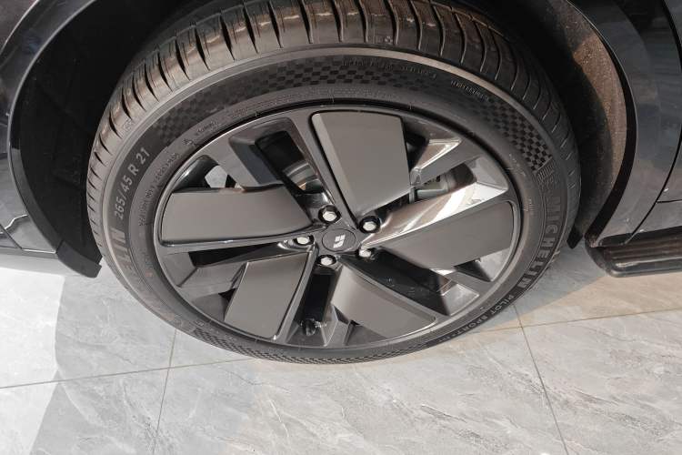 Used Li Auto L9 2025 Ultra Smart Refreshed Edition
