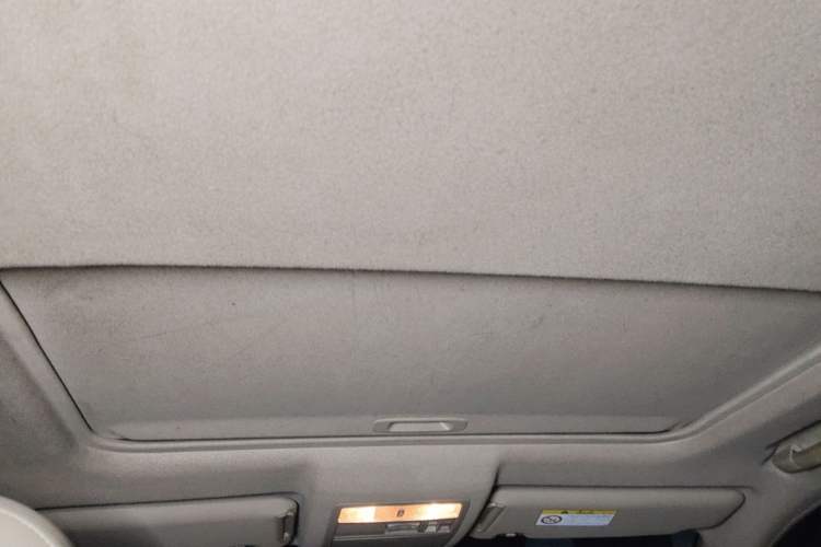 Used Toyota Highlander 2012 2.7L Two-Wheel Drive 7-Seater Luxury Edition