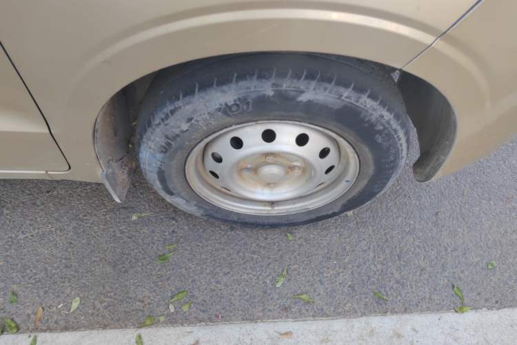 Used Wuling Hongguang V 2019 1.5L Jingqu Edition Sealed-Window Vehicle China VI LAR
