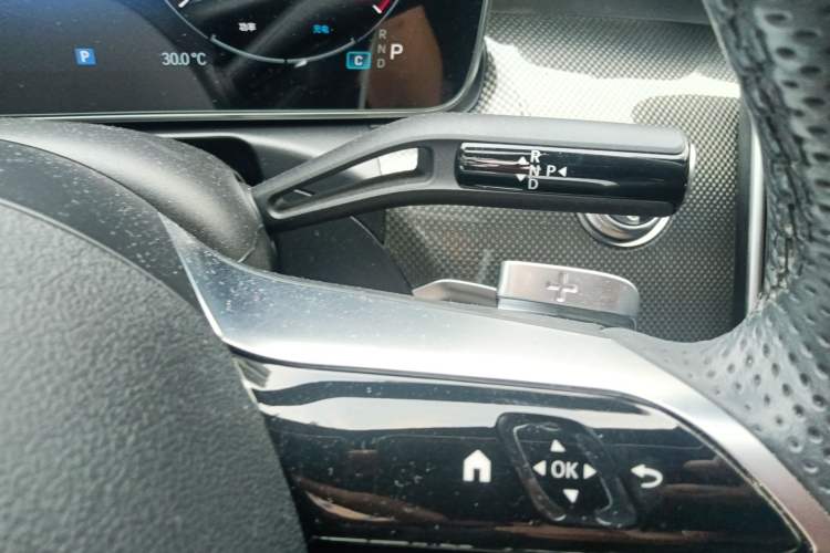 Used Mercedes-Benz C-Class 2023 Second Facelift C 260 L Starry Night Sports Edition Gear Lever