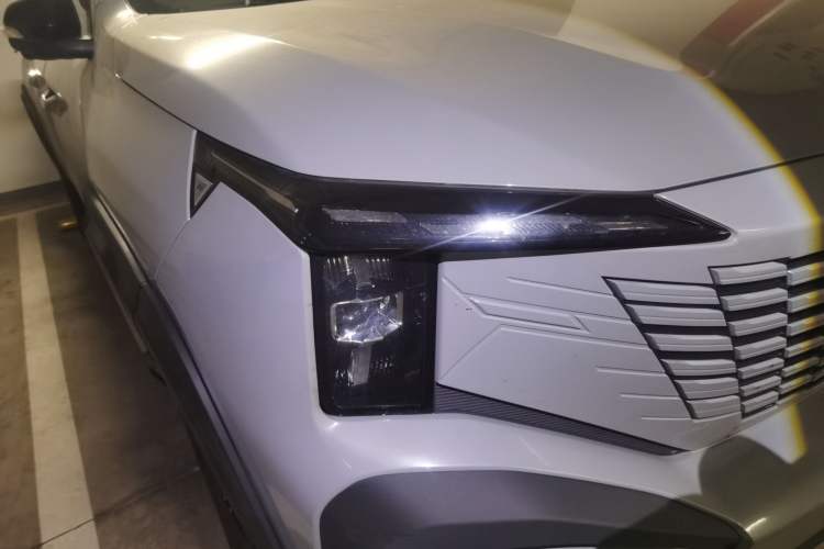 Used CHANGAN NEVO Hunter K50 2025 Model Long Box Four-Wheel Drive Luxury Right Front Headlight