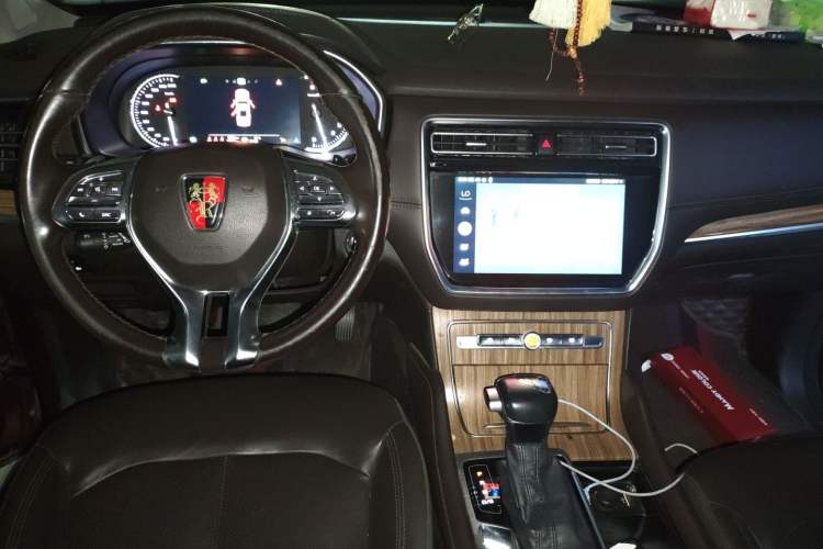 Used Roewe RX8 2018 30T Smart Connectivity Two-Wheel Drive Flagship Edition
