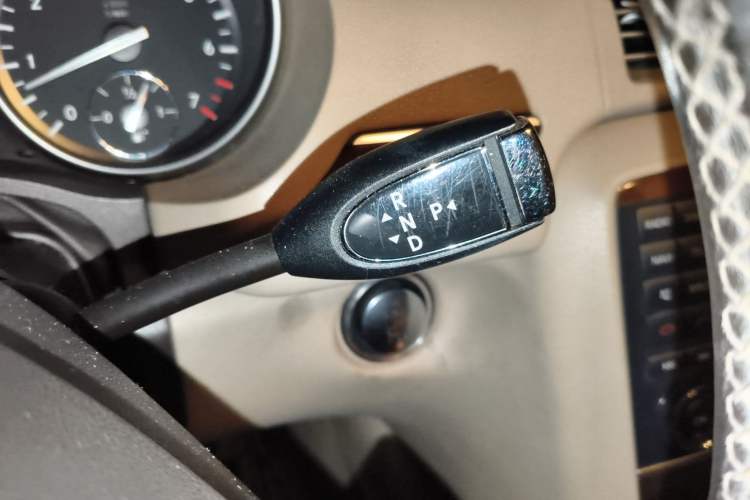 Used Mercedes-Benz R-Class 2010 R 350 L 4MATIC Gear Lever