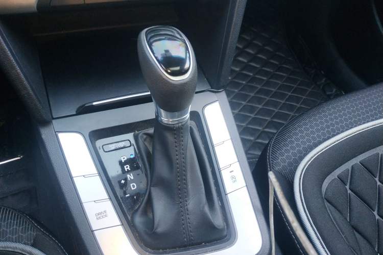 Used Hyundai Elantra (6th Generation / Lingdong) 2016 1.6L Automatic ZhiXuan – Elite Version
