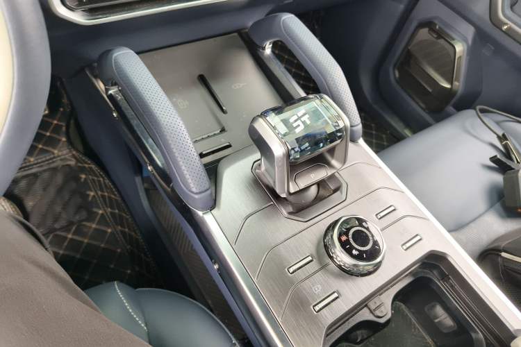 Used JETOUR Traveler C-DM 2024 C-DM 208KM Mountain & Wilderness Edition
