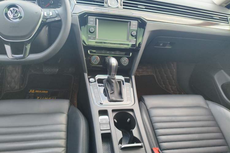 Used Volkswagen Magotan 2019 330TSI DSG Leading Model China VI Standard Gear Lever