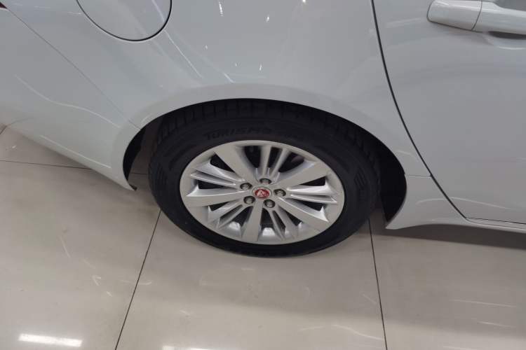 Used Jaguar XFL 2019 XFL 2.0T 200PS Two-Wheel-Drive Luxury Edition Right Rear Wheel Hub