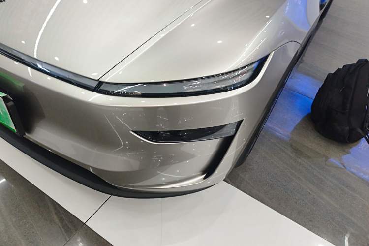 Used Tesla Model Y L 2025 Model Long-Range All-Wheel-Drive Version