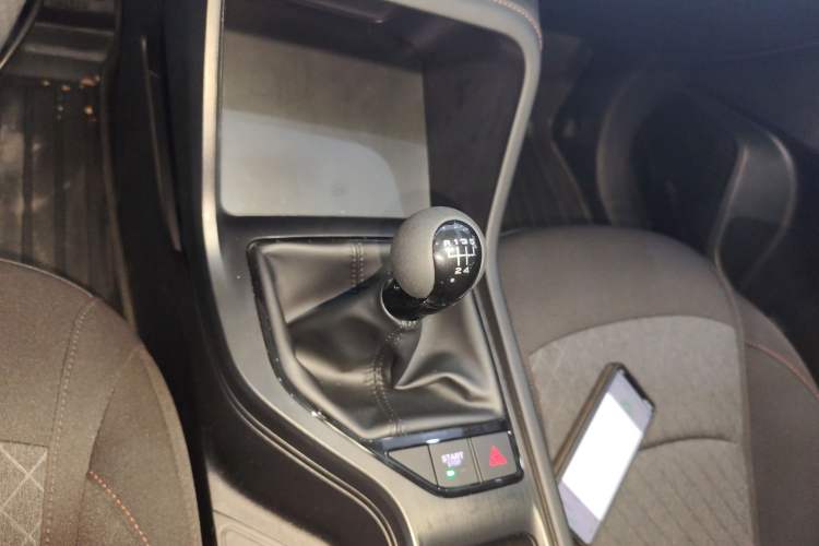 Used Roewe i5 2026 Model 1.5L Manual Comfort Version
