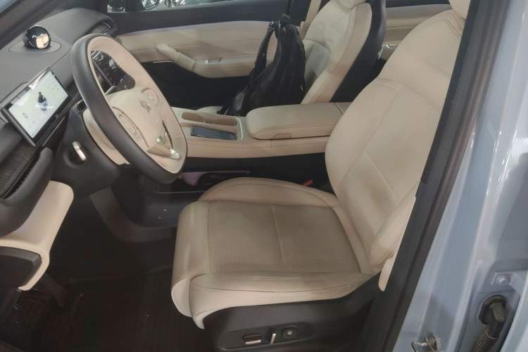 Used Nio ES6 2024 75 kWh Left Front Seat