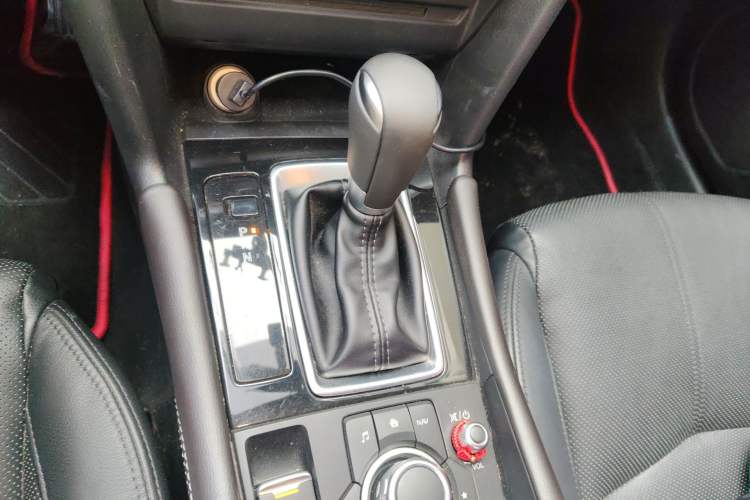 Used Mazda 3 Axela 2019 Cloud-Controlled Version Sedan 2.0L Automatic Luxury Trim China VI Standard Gear Lever