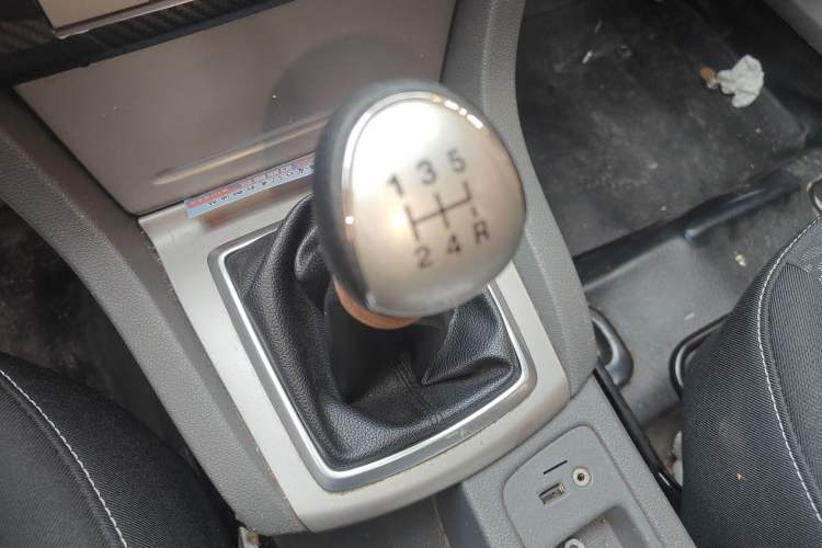Used Ford Focus 2013 Hatchback Classic 1.8L Manual Base Model Gear Lever