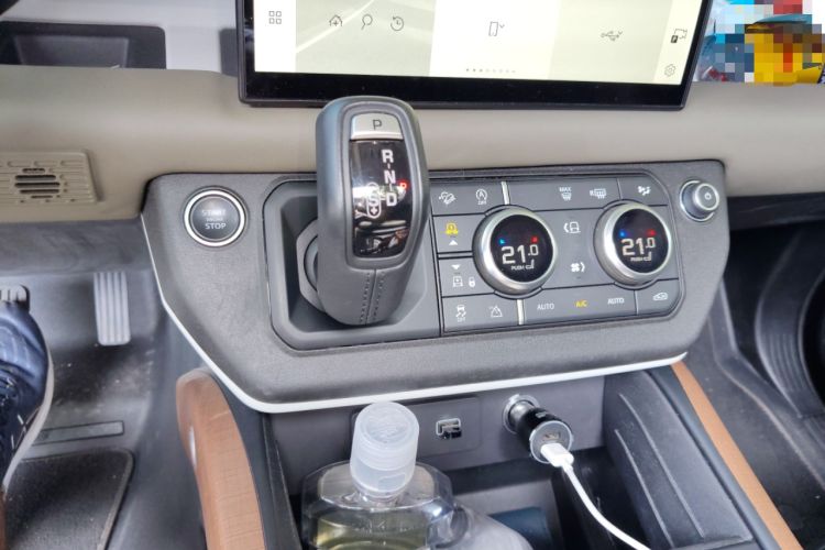 Used Land Rover Defender 2022 110 P400 X-DYNAMIC HSE Gear Lever