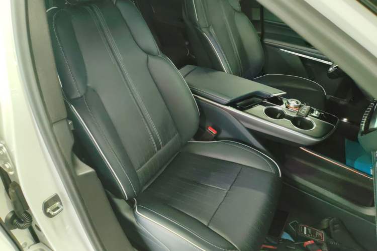 Used Cadillac LYRIQ 2022 Four-Wheel-Drive High-Performance Deluxe Edition