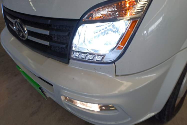 Used SAIC MAXUS Xintu V80 2023 2.0T Manual Classic Aoyuntong Power Version Short Wheelbase Mid-Height 5/6-Seater