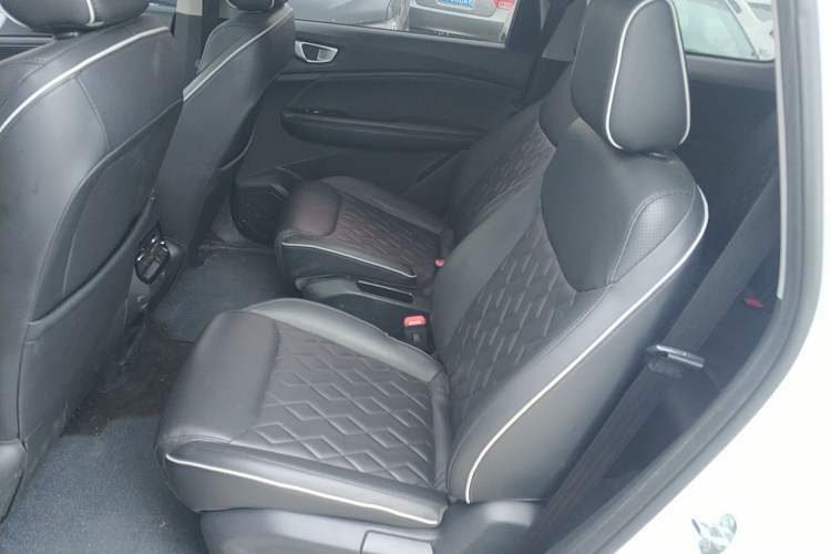 Used Wuling Jiachen 2022 1.5T CVT Deluxe Flagship Edition Left Rear Seat