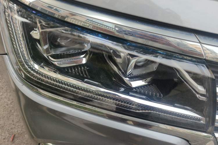 Used Roewe RX8 2018 30T Smart Connectivity All-Wheel Drive Supreme Edition