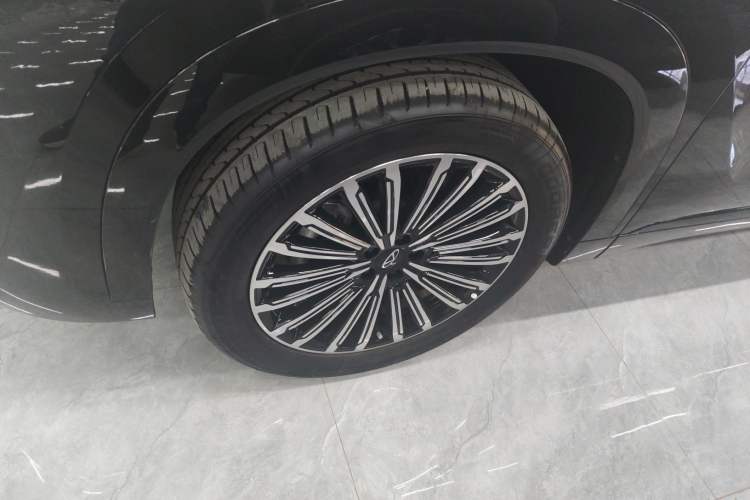 Used Chery Tiggo 9 2025 2.0T Dual-Clutch Two-Wheel Drive Luxury Edition 5 Seats Left Front Wheel Hub