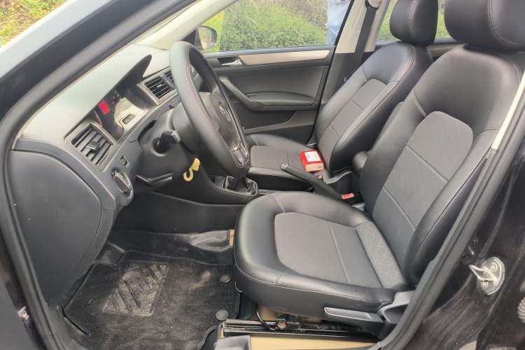 Used Volkswagen Santana 2013 1.6L Manual Comfort Edition