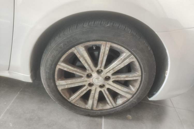 Used Peugeot 408 2016 1.6T Automatic Luxury Edition Right Front Wheel Hub