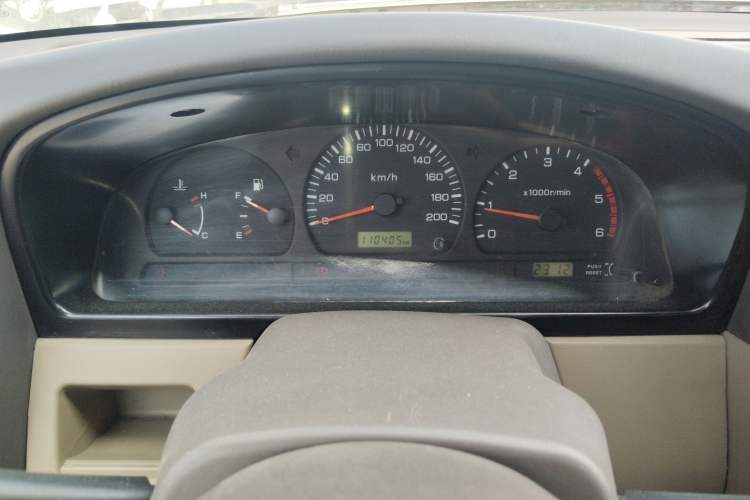 Used Dongfeng Ruichi 2013 3.2T Xingye Edition Diesel Two-Wheel Drive Standard Type CYQD80-E4
