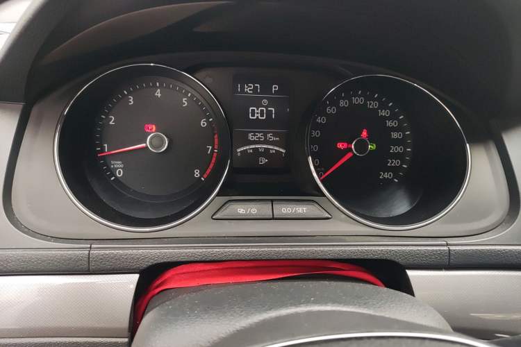 Used Volkswagen Lavida 2015 1.6L Automatic Comfort Edition
