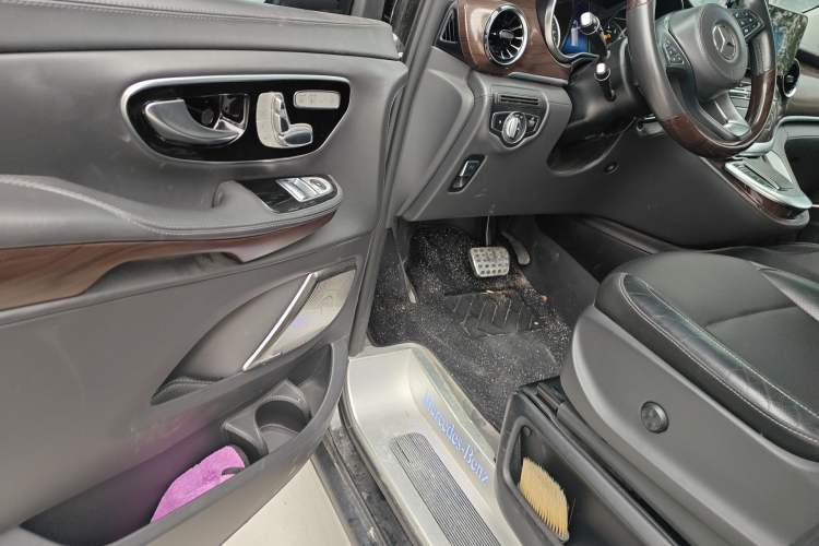 Used Mercedes-Benz V-Class 2021 V 260 Avantgarde Edition