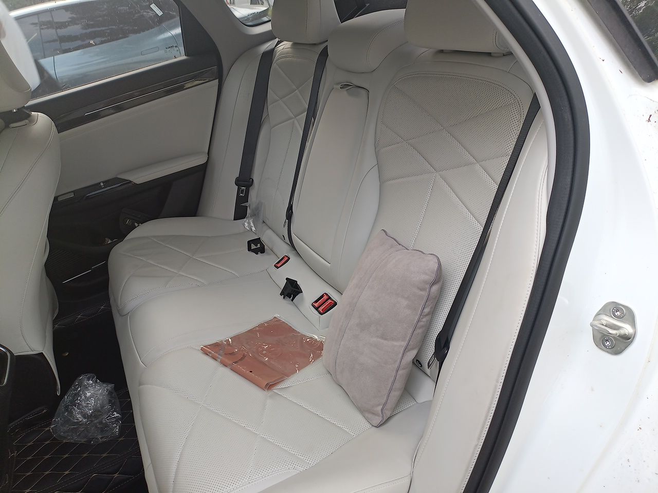 Geely Galaxy L6 2023 125km MAX — снимка 14