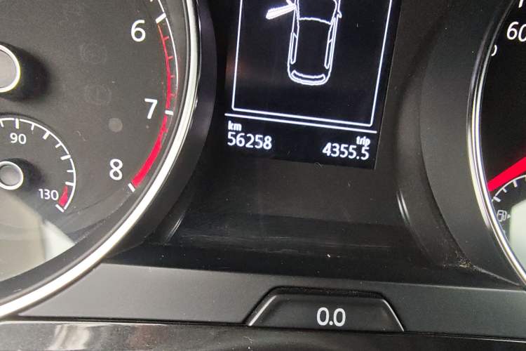 Used Volkswagen Golf 2019 280TSI DSG Comfort Version China VI Standard Odometer Close Up