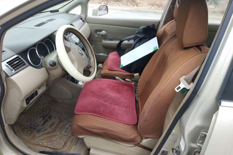 Used Nissan Tiida Sedan 2005 1.6J MT Left Front Seat