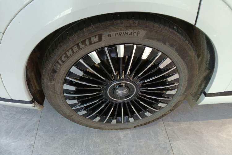 Used XPeng X9 2025 740 Ultra-Long Range Max Right Rear Wheel Hub