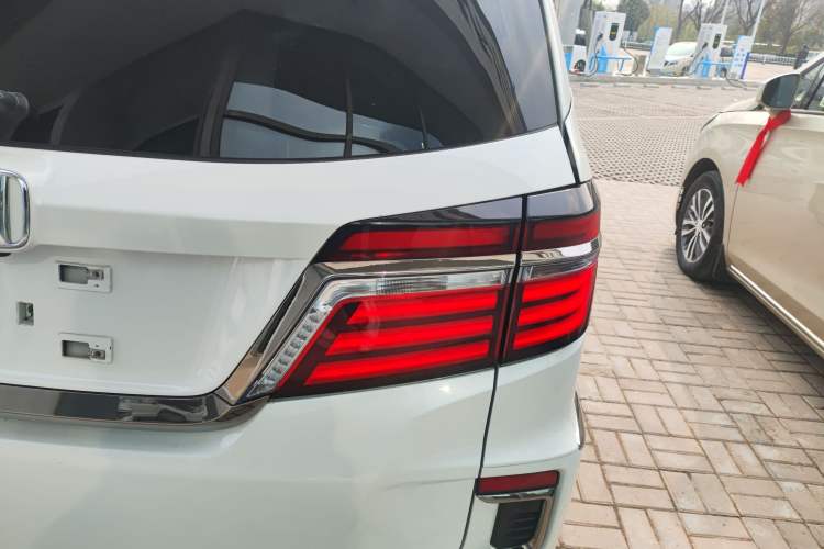 Used Honda Elysion 2019 2.0L Hybrid Luxury Edition