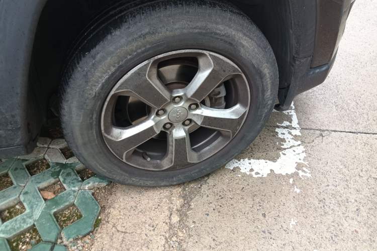 Used Jeep Compass 2017 200T Automatic Family Edition Right Front Wheel Hub