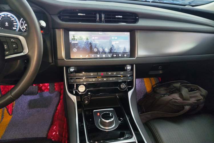 Used Jaguar XFL 2020 XFL 2.0T P200 Two-Wheel-Drive Rally Flag Edition