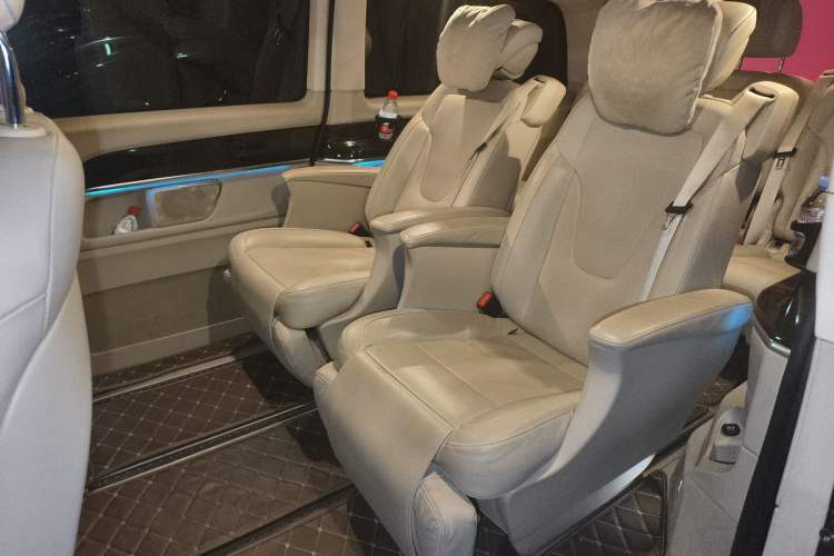 Used Mercedes-Benz V-Class 2016 V 260 L Prestige Extended Edition Left Rear Seat