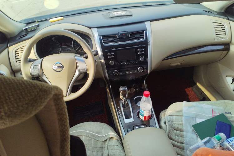 Used Nissan Teana 2014 2.0L XL Upper Tech Edition Center Console